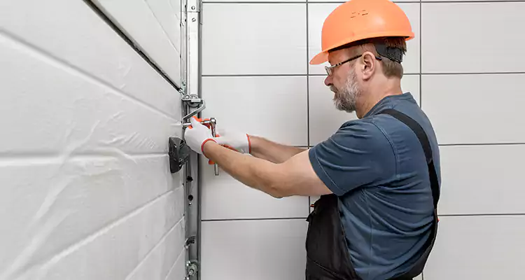 Emergency Garage Door Repair in Keystone, FL