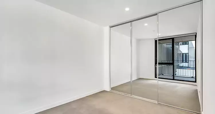 Why Homeowners Choose Us for Sliding Mirror Door Replacement in Keystone, FL