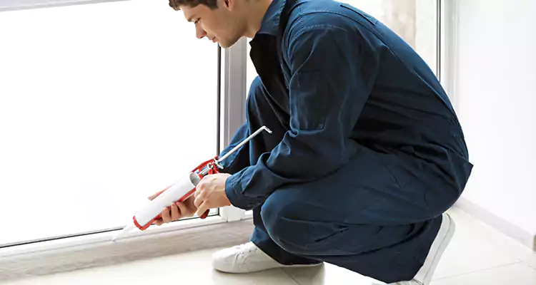 Window Glass Caulk Repair in Keystone, FL