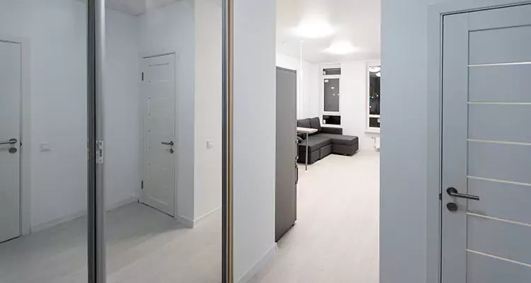 Modern Mirrored Closet Doors Repair in Keystone, FL